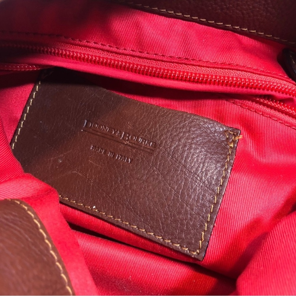 Elegant Brown Leather Shoulder Bag - Picture 7 of 13